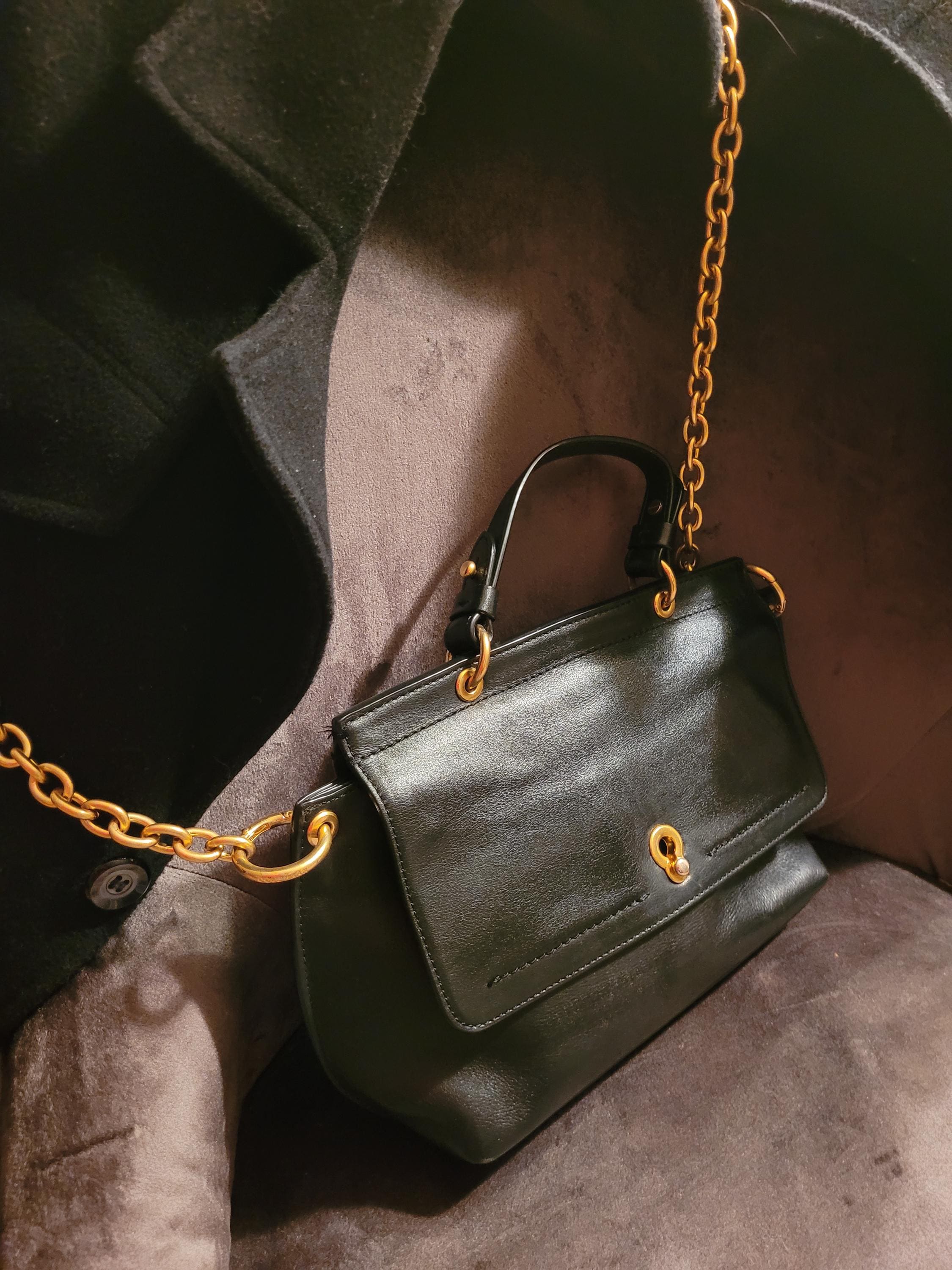 美品　Cote HAAN コールハーン　ショルダーバック　シボ加工　ゴールド金具 コール ハーン ゾーイ スムースレザー仕上げ ショルダーバッグ 重厚な