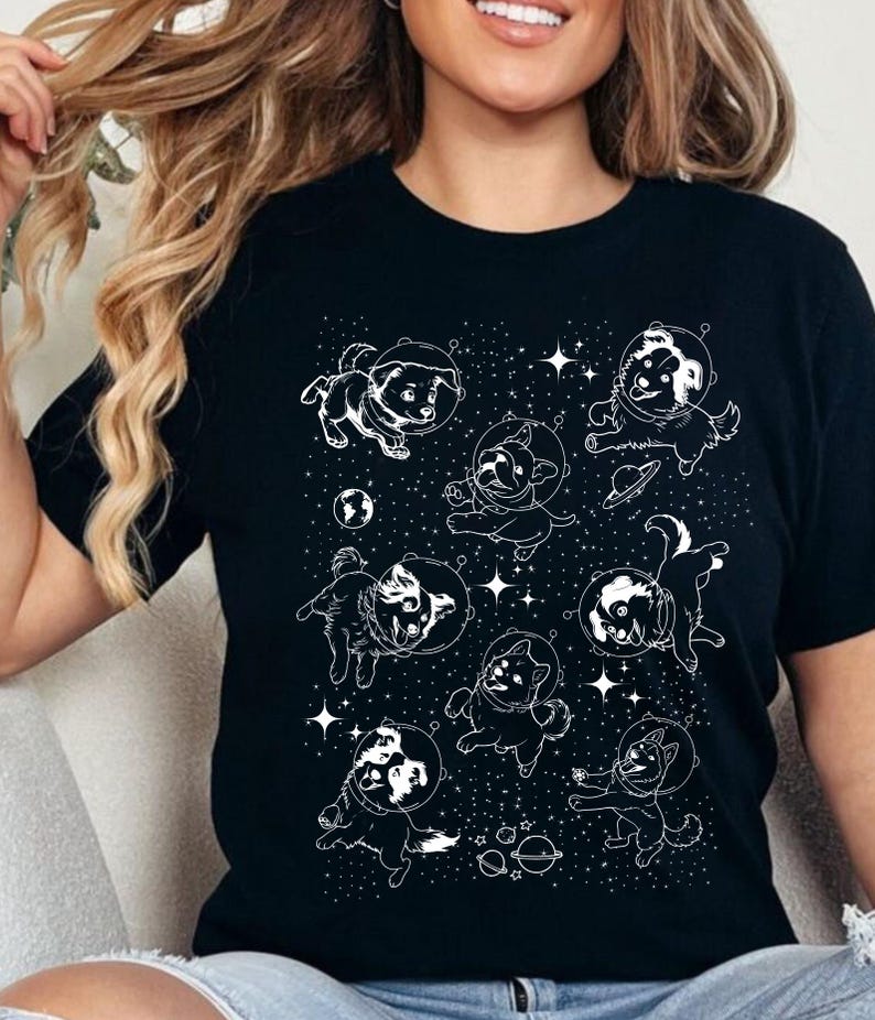 Hunde im Weltraum Shirt, Ästhetisches Vintage Hundeshirt, Retro Hundeshirt, Space Dogs Shirt, Galaxy Shirt, Oversized Shirt, Lustiges Geschenk für Hundeliebhaber Bild 4