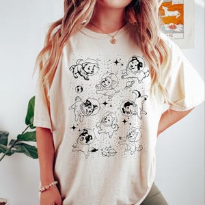 Hunde im Weltraum Shirt, Ästhetisches Vintage Hundeshirt, Retro Hundeshirt, Space Dogs Shirt, Galaxy Shirt, Oversized Shirt, Lustiges Geschenk für Hundeliebhaber Bild 1