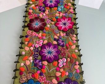 Peruvian Embroidery Table Runner Woven in Sheep's Wool - Ayacucho CREWEL EMBROIDERY one-of -a kind
