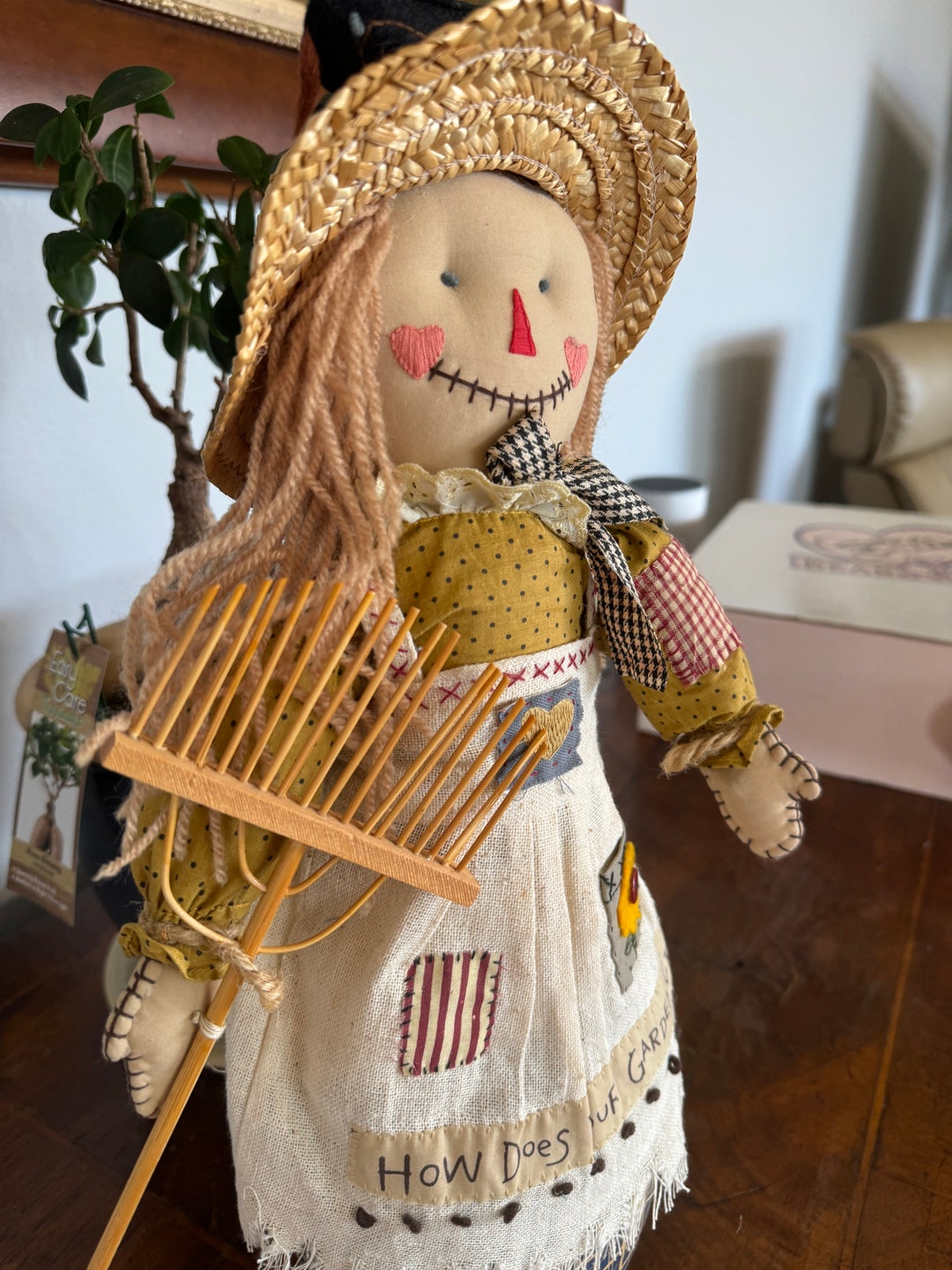 Scarecrow Autumn Decor Straw Hat With Rake and Apron Smiling How Does ...