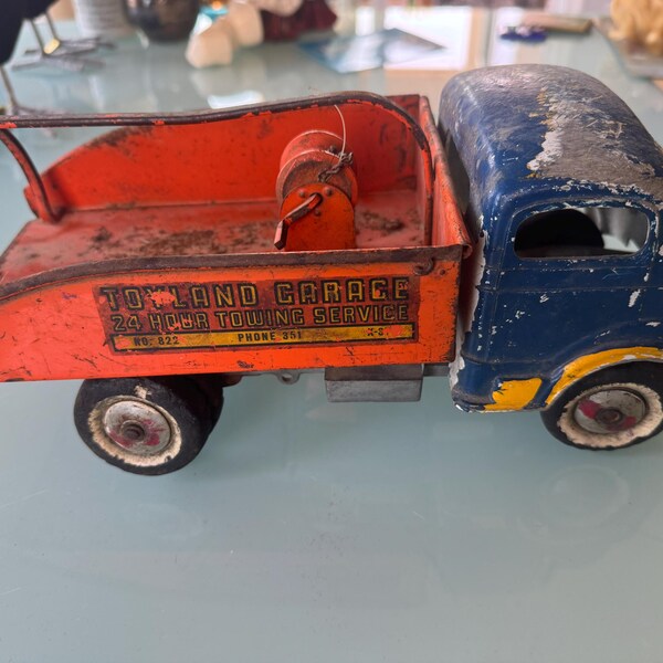 Vintage Structo Toyland Garage Towing Service Pressed Steel Windup Collectible Truck