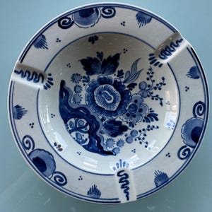 Royal Delfts  Floral ashtray hand painted, Floral made in Holland PRISTNE