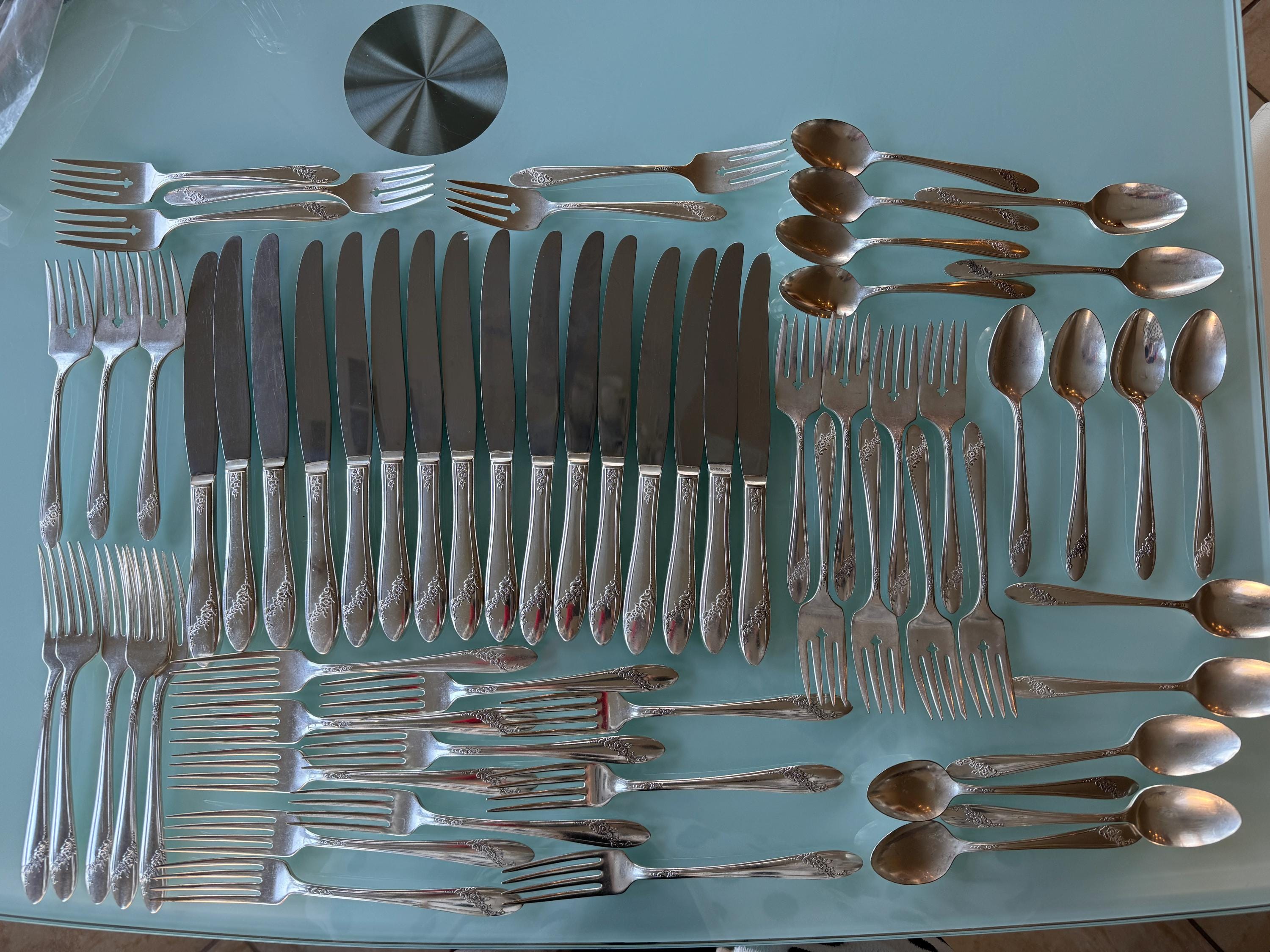 Modern Queen Bess II (silverplate, 1946) by ONEIDA SILVER 64 Pc