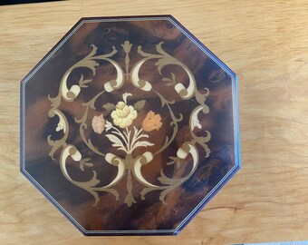 RETRO Music Box: Floral Inlay, Reuge Swiss Movement, Plays 