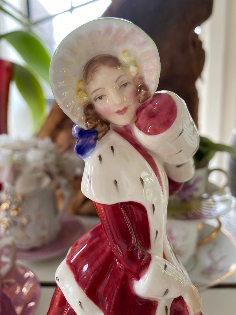 Vintage Statue FREE Shipping Lady Figurine Royal Doulton Figurine Royal Doulton Christmas Morning Statue