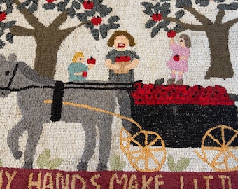 Tapis ancien, Kiliim, illustré, « Beaucoup de mains font peu de travail » ART POPULAIRE américain crocheté à la main, tapis fait main, c1910, unique en son genre