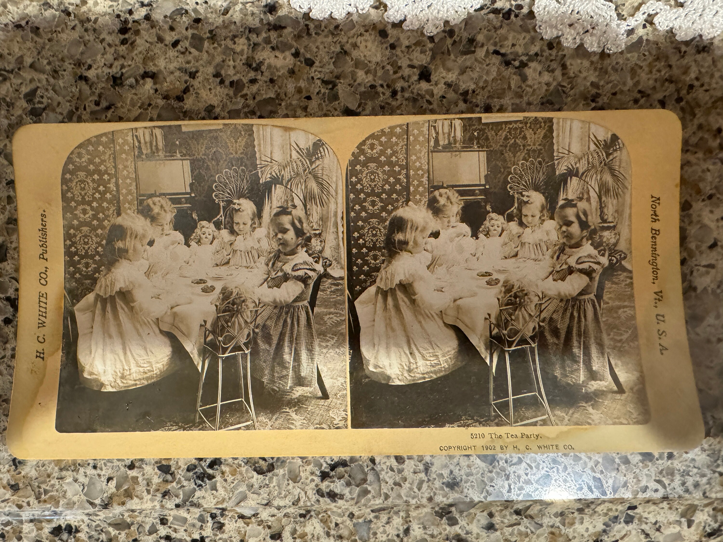 早割航空券 USA Children's HC Stereoview Photo Stereo Old Doll Party Tea 洋書