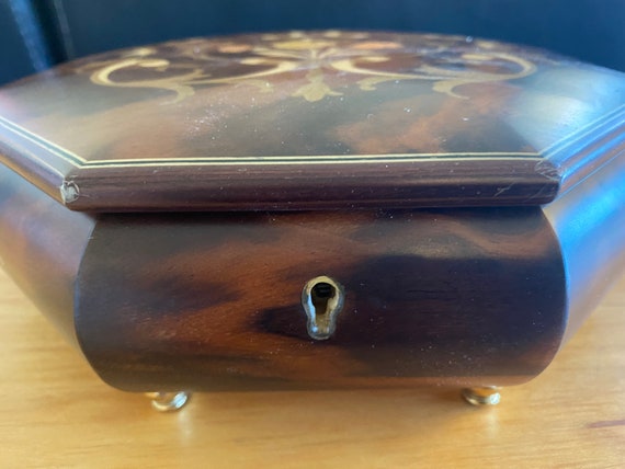 RETRO Music Box: Floral Inlay, Reuge Swiss Movement, Plays 