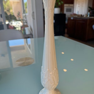LENOX Acanthus Woodland Ivory Leaf Embossed Tall Bud Vase Florentine 11” Mint