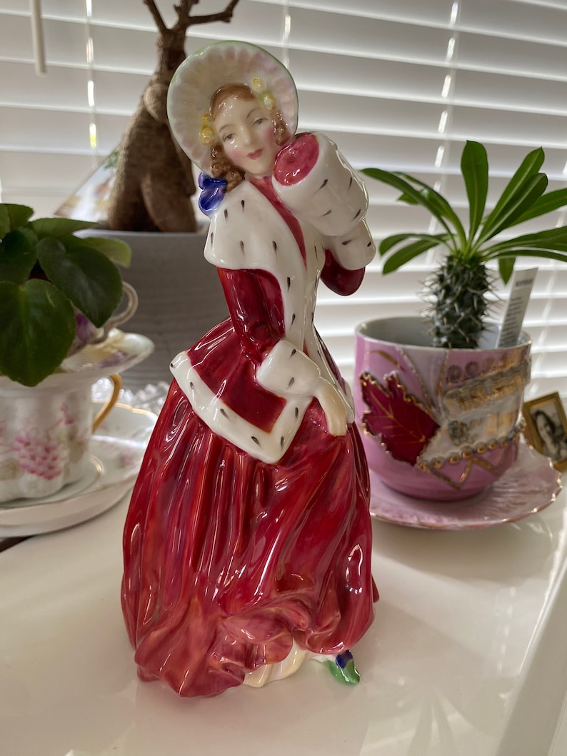 Vintage Statue FREE Shipping Lady Figurine Royal Doulton Figurine Royal Doulton Christmas Morning Statue