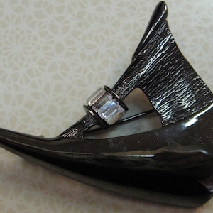 Stylized Brooch baguette Rhinestone Enameled Pewter color