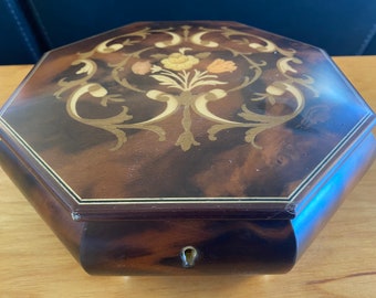 RETRO Music Box: Floral Inlay, Reuge Swiss Movement, Plays "Memory"