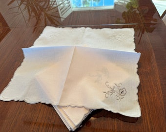 Vintage Embroidered Linen Napkins, Scalloped Edge - Set of 8