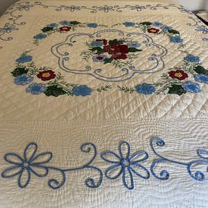 Vintage Floral Applique Quilt 94&quot; x 105&quot; Hand Made, Hand Stitched, Thin Quilt, Scalloped, Embroidered  FINE Condition c1930  *Rave Reviews*