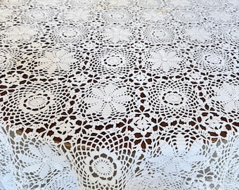 Nappe au crochet blanche faite à la main vintage, florale grande, excellente 109,5 x 67 po.