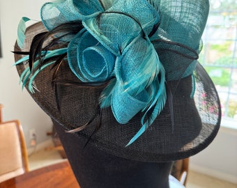 Gorgeous Hat Fine Millinery Collection by August Accessories Turquoise and Black Excellent Condition 100% Straw