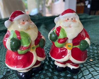 VTG Holiday Time-Santa Claus Salt and Pepper Shakers Holiday Set Nice Christmas Gift