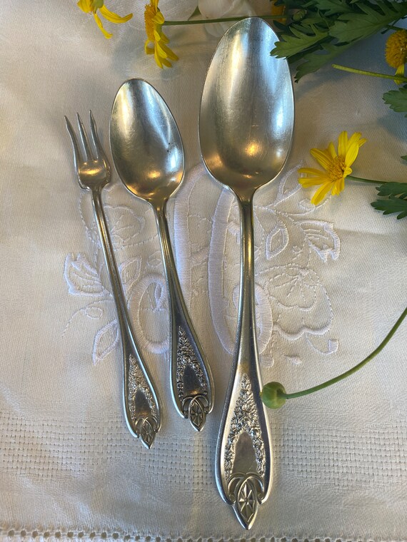 1847 Rogers Bros Xs Triple Silverplate - Old Colony - 3pc 1847 Rogers Bros Xs Triple Silverplate - Old Colony - 3pc