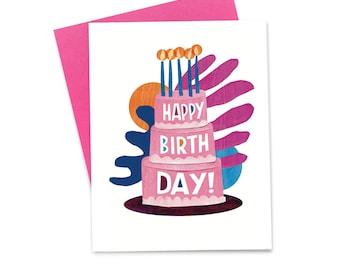 Pastel de cumpleaños con collage de papel cortado / pastel rosa con velas