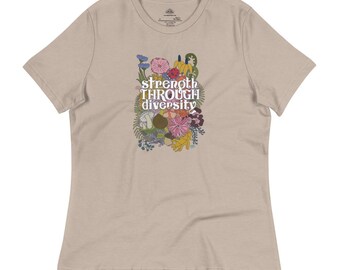 Camiseta relajada para mujer "Fuerza a través de la diversidad"