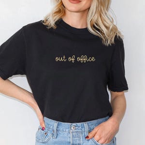 Out of Office T-Shirt - Minimalist Vacation Tee - Cute Travel Shirt - Weekend Getaway Outfit - Aesthetic Comfort Colors Graphic Tee