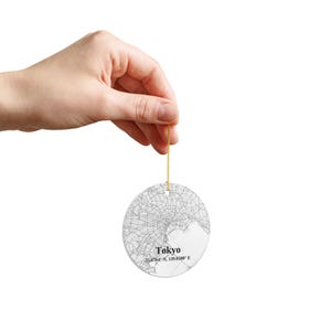 Adorno navideño de cerámica de Tokio con diseño de mapa de la ciudad, regalo navideño para los amantes de Japón.