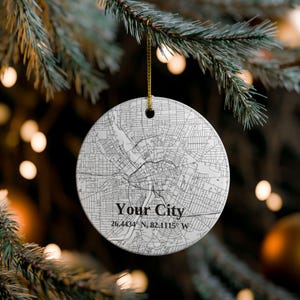 Benutzerdefinierte Keramik Stadt Ornament, personalisierte Luftkarte Weihnachtsverzierung, jede Stadt oder jeder Ort, minimale Straßenkarte Weihnachtsgeschenk