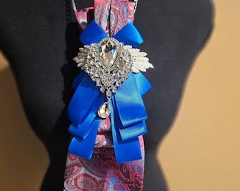 Collar de corbata de moda para mujer en rojo y azul rey