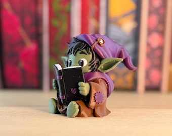 Horda, el duende acaparador de libros, regalo para amantes de la lectura, rincón de lectura, decoración de estantería. (55 mm de alto)