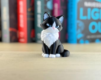 Gato esmoquin Fred, decoración para estantería. Regalo para amantes de los libros, luz apagada (60 mm de alto).