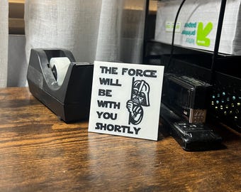 Letrero de Darth Vader: "La Fuerza te acompañará pronto" - Decoración de oficina
