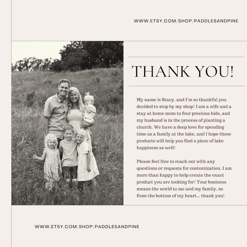 Pu&ograve; includere: Immagine in bianco e nero con la scritta "THANK YOU!" e un ritratto di famiglia. L'URL del negozio Etsy &egrave; visualizzato nella parte superiore e inferiore dell'immagine. &Egrave; incluso anche un messaggio del proprietario del negozio.