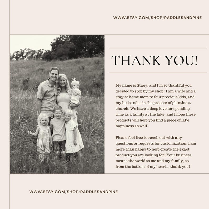Puede incluir: Fotograf&iacute;a en blanco y negro de una familia de seis personas de pie en un campo. El texto "THANK YOU!" se muestra de forma destacada, junto con la URL de la tienda Etsy. La imagen transmite un mensaje de gratitud y valores familiares.