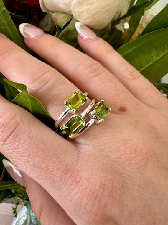 East to West Peridot Ring Size 7