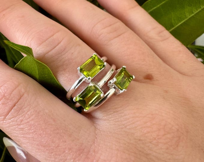 East to West Peridot Ring Size 7