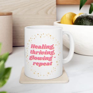 モチベーションを高める肯定的なセラミックマグ、インスピレーションを与える癒しの引用句カップ、繁栄と輝きのドリンクウェア、ポジティブな雰囲気のコーヒーマグ、