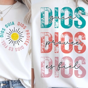 Puede incluir: Dos sudaderas blancas con texto en español. Una presenta un gráfico de sol con las palabras "Dios es Fiel" y "Dios Guia Provee". La otra tiene las palabras "Dios Guia Provee Es Fiel" en verde azulado, coral y rosa.