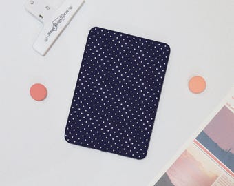 Navy Polka Dot Personalize Kindle Basic 2024 Hülle, Kindle 8/10/11/12, Colorsoft PaperWhite 5 Cover, KPW6, PW 17,8 cm, Geschenk für Freunde