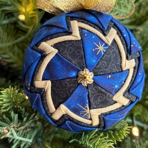 25122 Quilted Ornament - Blue and Gold Star Spun