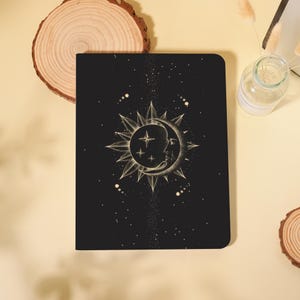 Artist Moon Face iPad Case With Pencil Holder Cover for 2025 Air 7/6/5/4/3th 13&quot; iPad 11/10 Gen A16 10.9&quot;11&quot; iPad Pro 12.9 Inch Mini 6/7
