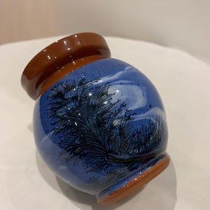 ヴィンテージ デンビー スタジオ 陶器 花瓶 ブルー ムーンリット ツリー デザイン 英国製 ストーンウェア 素朴なコテージコア インテリア 1980年代