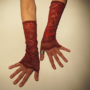 Poignets Poignets Burning Man Mode Gants en dentelle rouge Gants sans doigts Wiccan Accessoire vestimentaire Accessoire Taille unique image 10