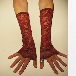 Poignets Poignets Burning Man Mode Gants en dentelle rouge Gants sans doigts Wiccan Accessoire vestimentaire Accessoire Taille unique image 6