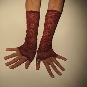 Poignets Poignets Burning Man Mode Gants en dentelle rouge Gants sans doigts Wiccan Accessoire vestimentaire Accessoire Taille unique image 9