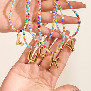 Buchstaben Perlenkette, Namenskette, Benutzerdefinierte Halskette, Personalisiert, Sommer Halskette, Alphabet Halskette, Geschenk für sie, handgemachter Schmuck
