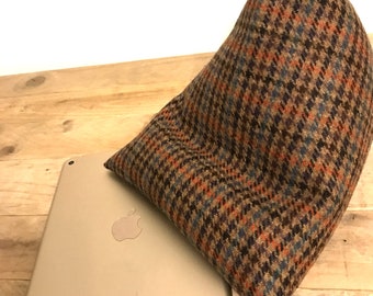 100% English Wool Ipad Pillow - Kindle Rest - Arthritis aid