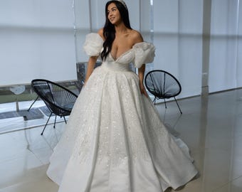 Hand Embroidered Plus Size Wedding Dress with Short Sleeves, Custom Elegant Bridal Gown with Floor-Length Skirt, Chic Bridal Dress