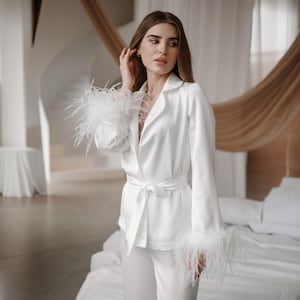 Pajamas With Feathers, Bridesmaid Feather PJ Set, Elegant Luxurious Silk Pajamas Set for Bride, Wedding Sleepwear, Bridal Party Gifts