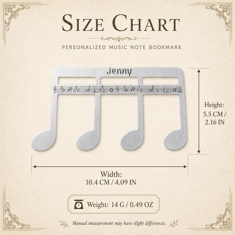 Puede incluir: Un marcap&aacute;ginas de metal plateado con forma de nota musical, el nombre Jenny y un dise&ntilde;o de pentagrama. Mide 5,5 cm de alto, 10,4 cm de ancho y pesa 14 g. El texto SIZE CHART y PERSONALIZED MUSIC NOTE BOOKMARK es claramente visible.